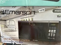 EMERSON MICROWAVE 0.9 900 WATTS RETAIL $110