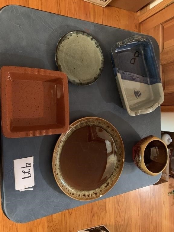 Pottery handled casserole dish, round pottery dish