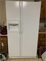 GE side by side refrigerator freezer