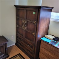 M321 Armoire, heavy Well built