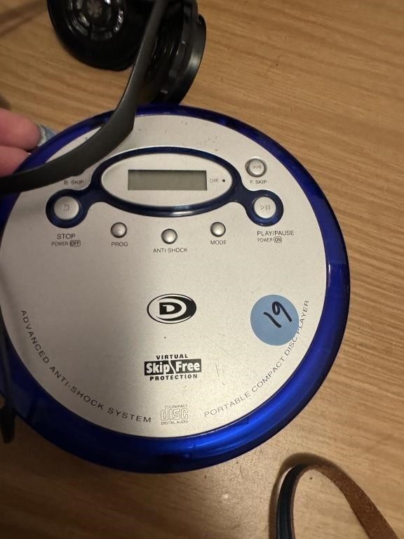 PERSONAL CD  PLAYER - NO POWER CORD