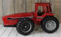 1:16 International Harvester 6388 2+2 Tractor