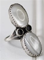 Mother of Pearl Double Stone Ring (Size: 4.5)