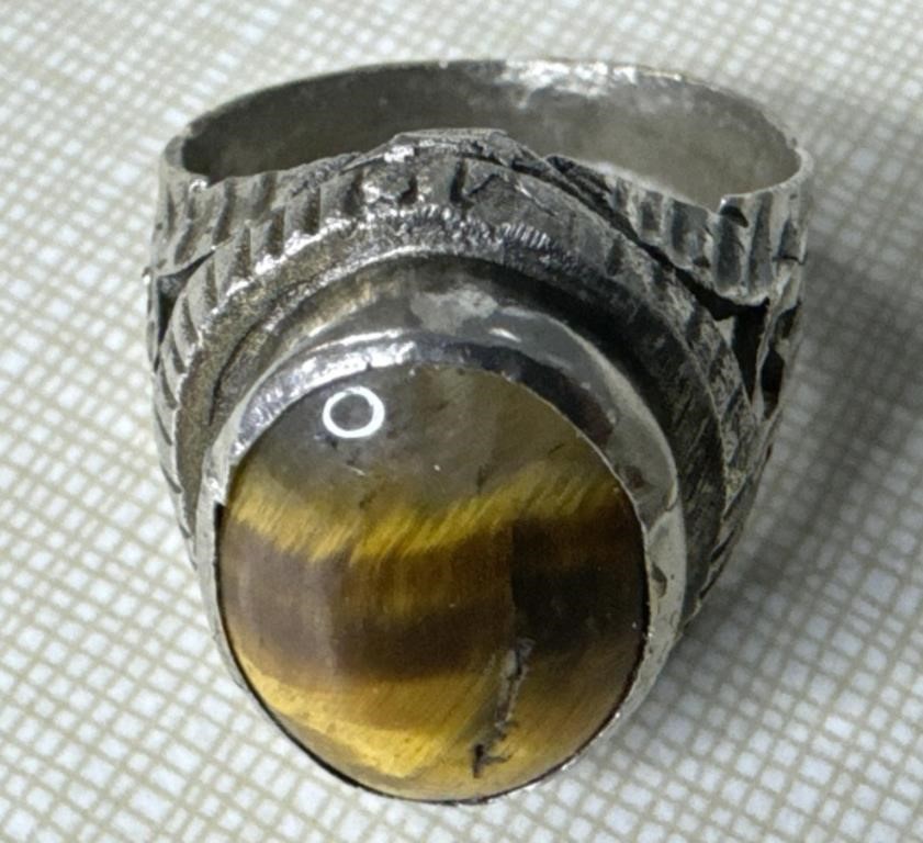 Ring with Cat Eye Stone
