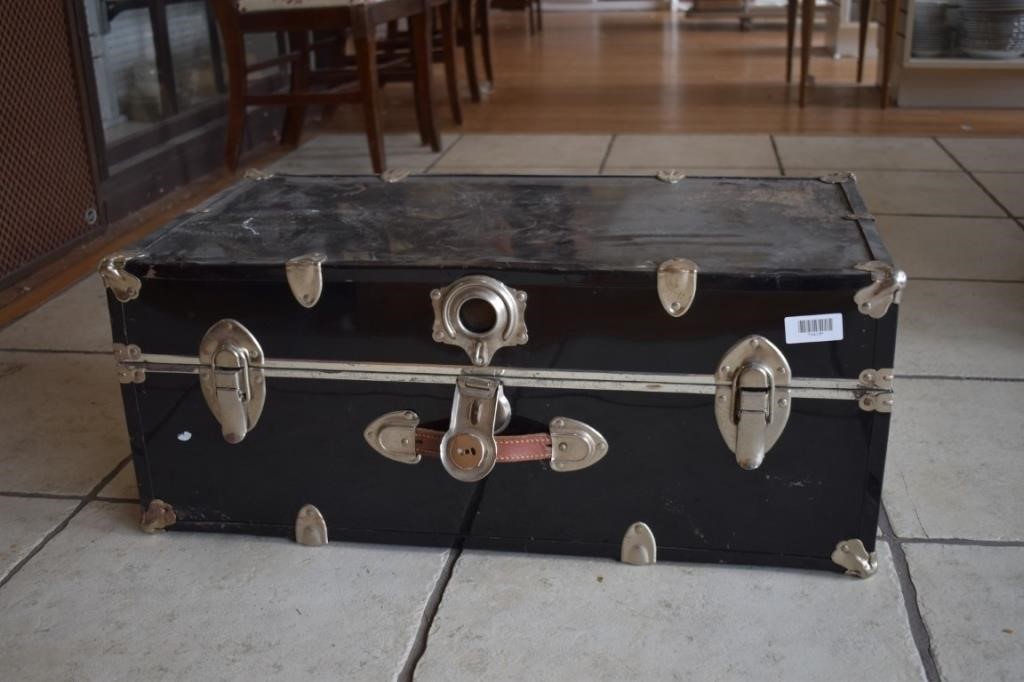 Metal Trunk w/Large Fast Lane Remote Controlled Ca