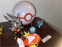 Pokeball and Pokémon Figures lot (JACKliving room)