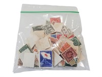 Small Bag of Vintage International Stamps   AUB10