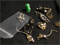 Cat & Mouse Game Of Brooches Etc & Cat Eye Dog