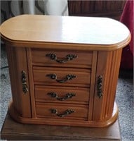 F10) Lovely wooden jewelry box in very good