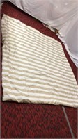 F13) NEUTRAL COLOR COMFORTER, 81 X 84, NICE!
