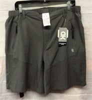 R4) NEW WITH TAGS MENS XXL SHORTS
