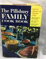 F15) PILLSBURY FAMILY COOKBOOK