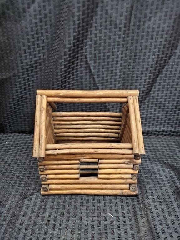 Wood Cabin Basket Lot