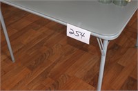 Folding table w/ 4 chairs