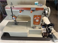 BROTHER PORTABLE SEWING MACHINE W/CARRY CASE