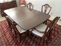 MAHOG. DINING TABLE WITH 6 SHIELD CHAIRS