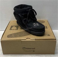 Sz 5 Ladies Urban Trail Boots - NEW $100
