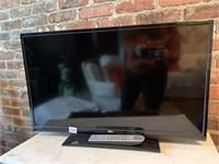 RCA TV WITH CONTROL 32"