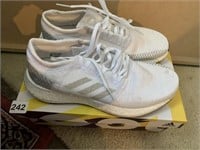 ADIDAS SHOES WOMEN’S SIZE 9 NEW, SLIGHT STAINING