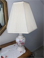LAMP FLORAL DESIGN 27" H
