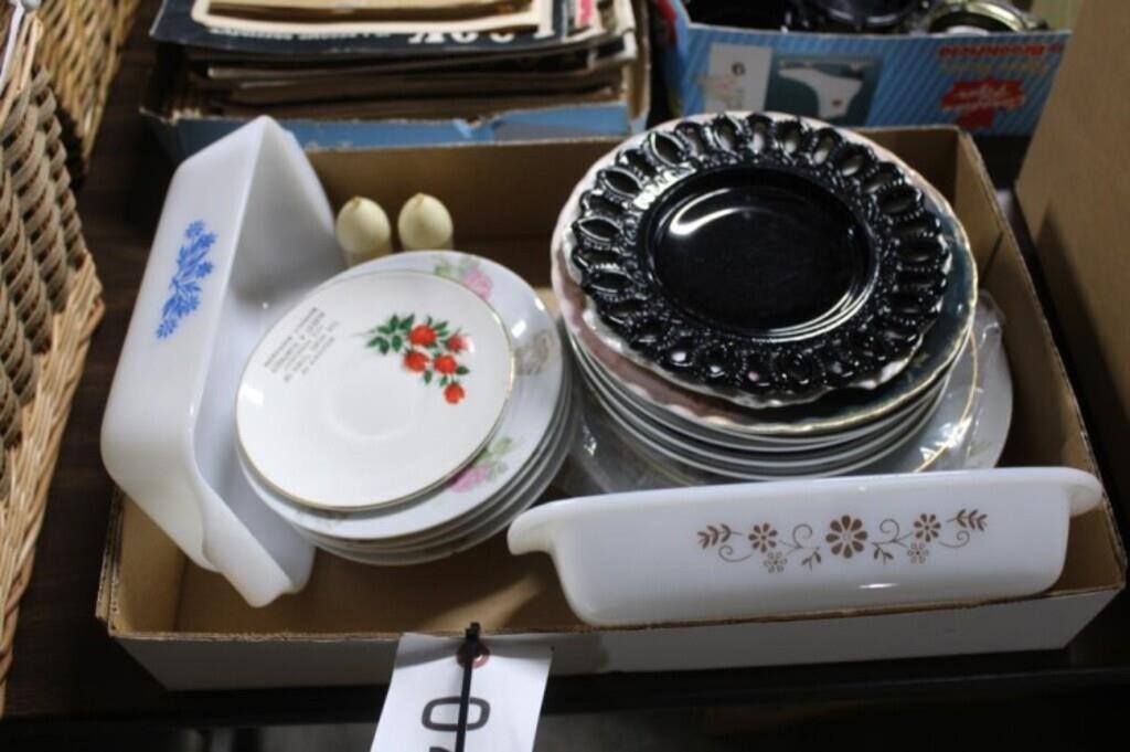 Box of Souvenir & Collector Plates