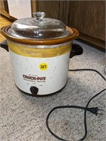 Rival Crock Pot  (Living Room)