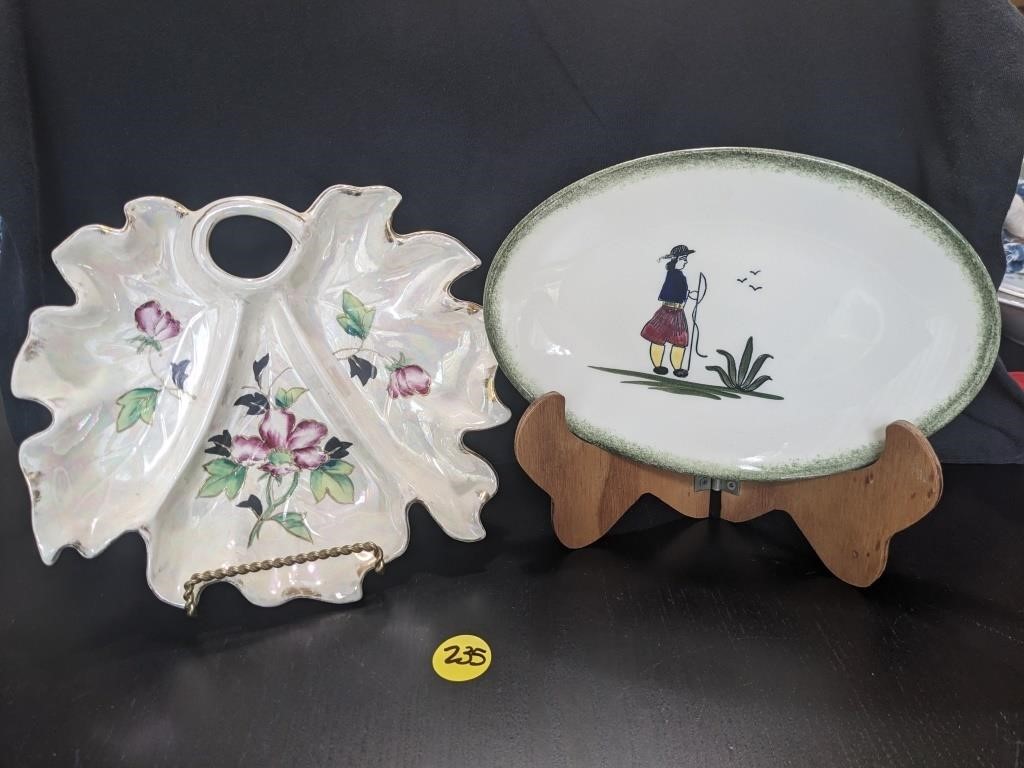Decorative Plates w/ Stands  (Living Room)