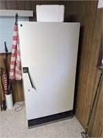 Sears Cold Spot Freezer  (Back Room) *Bring Help