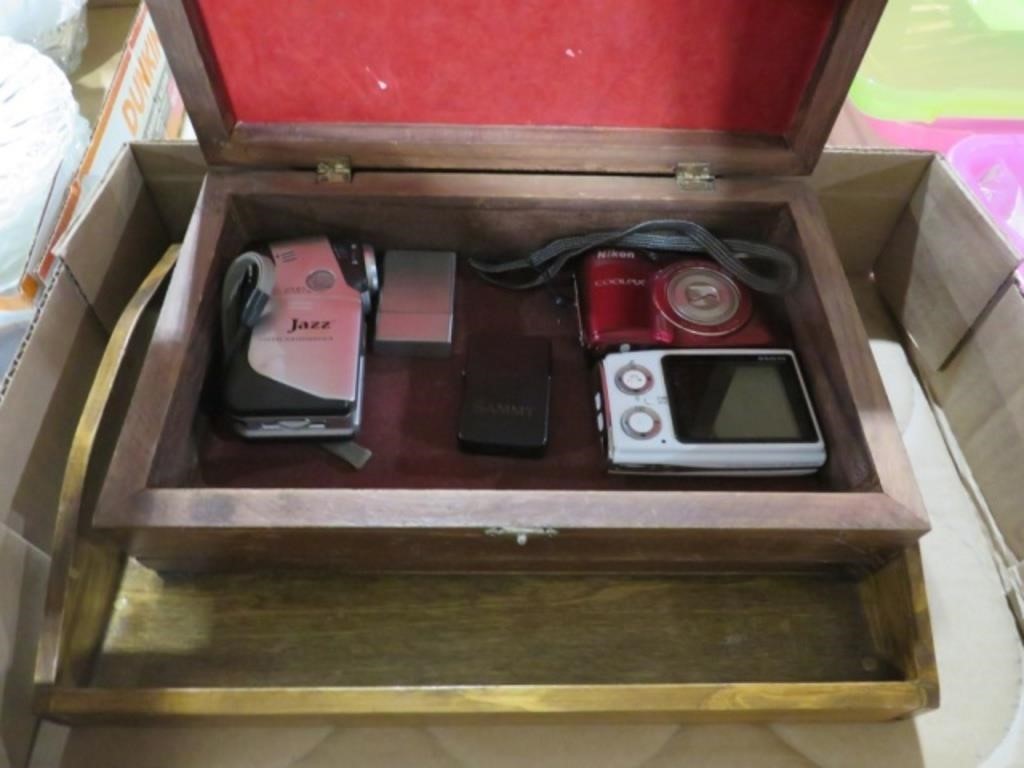 JEWLERY BOX WITH CONTENTS