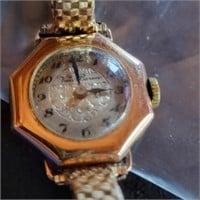 Lady' Van Buren Gold Wrist Watch - marked 14K
