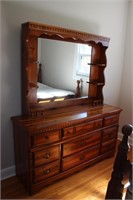 Six drawer dresser with removable hutch top