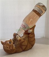 Adorable resin cat wine bottle holder includes