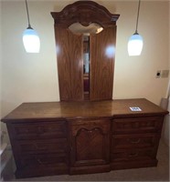 Stanley Dresser with Mirror (Approximately