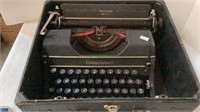 Vintage 1940s Underwood portable typewriter