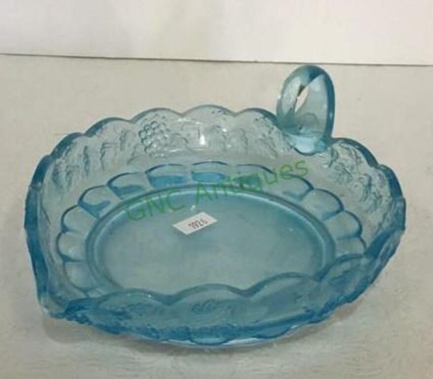 Fingertip bowl with grape cluster motif