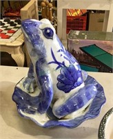 Oriental porcelain blue and white frog on