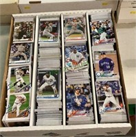 Sports cards - 3200 count box full of MLB trading