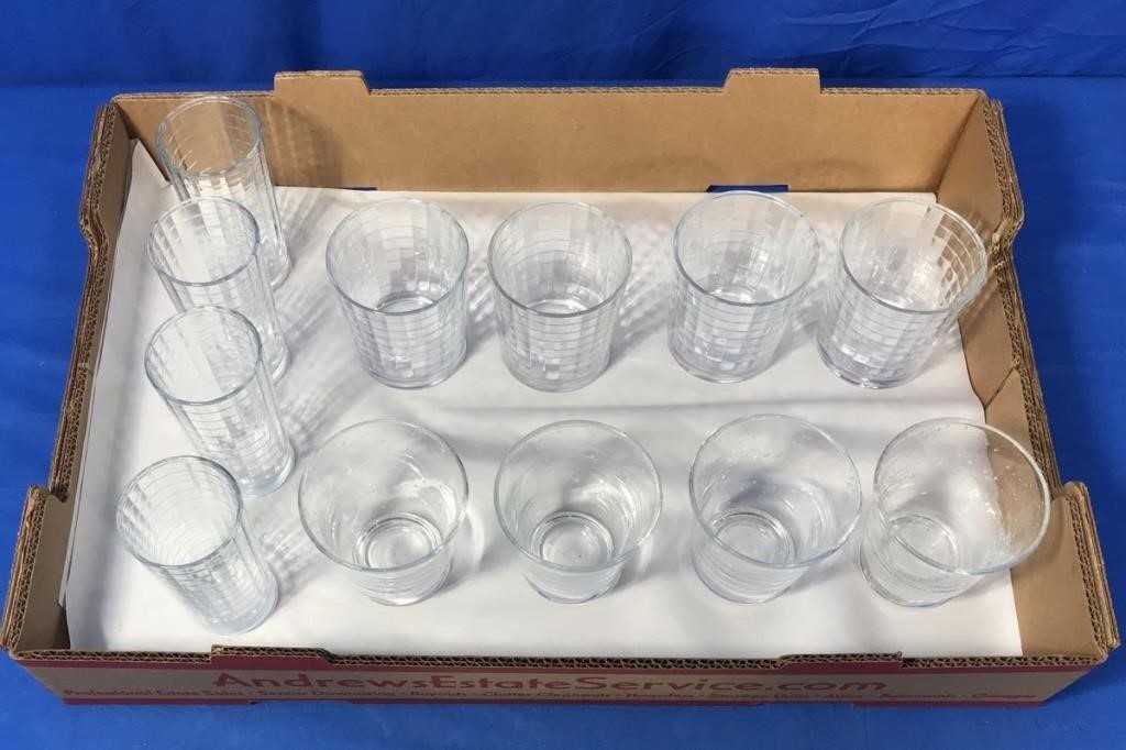 12 PIECES OF CLEAR GLASSWARE