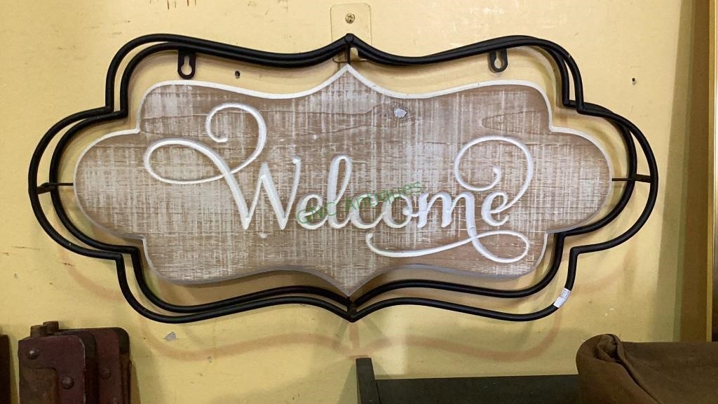 Metal and wood welcome sign measures 23 inches