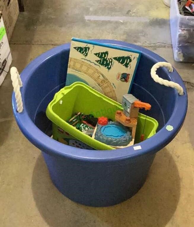 Great large plastic tub with rope handles