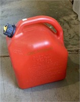5 gallon plastic gas container with safety cap.