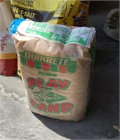 50 pound bag of Quick Crete premium play sand  655