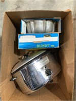 box lot of cleanup bundt pans and cooker