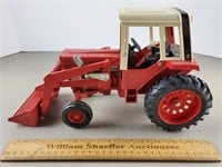 Ertl International 1586 Toy Tractor w/ Loader