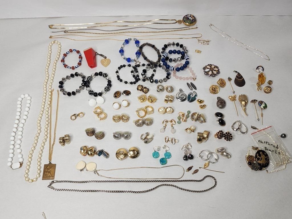 Vintage women's jewelry lot
