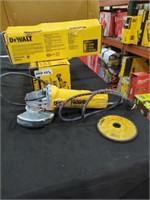 DeWalt 4-1/2" small angle grinder corded