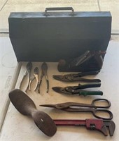 TOOLBOX W/ASSORTED ITEMS