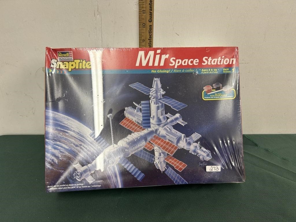 1998 Revell Monogram Mir Space Station 1/200 SnaP