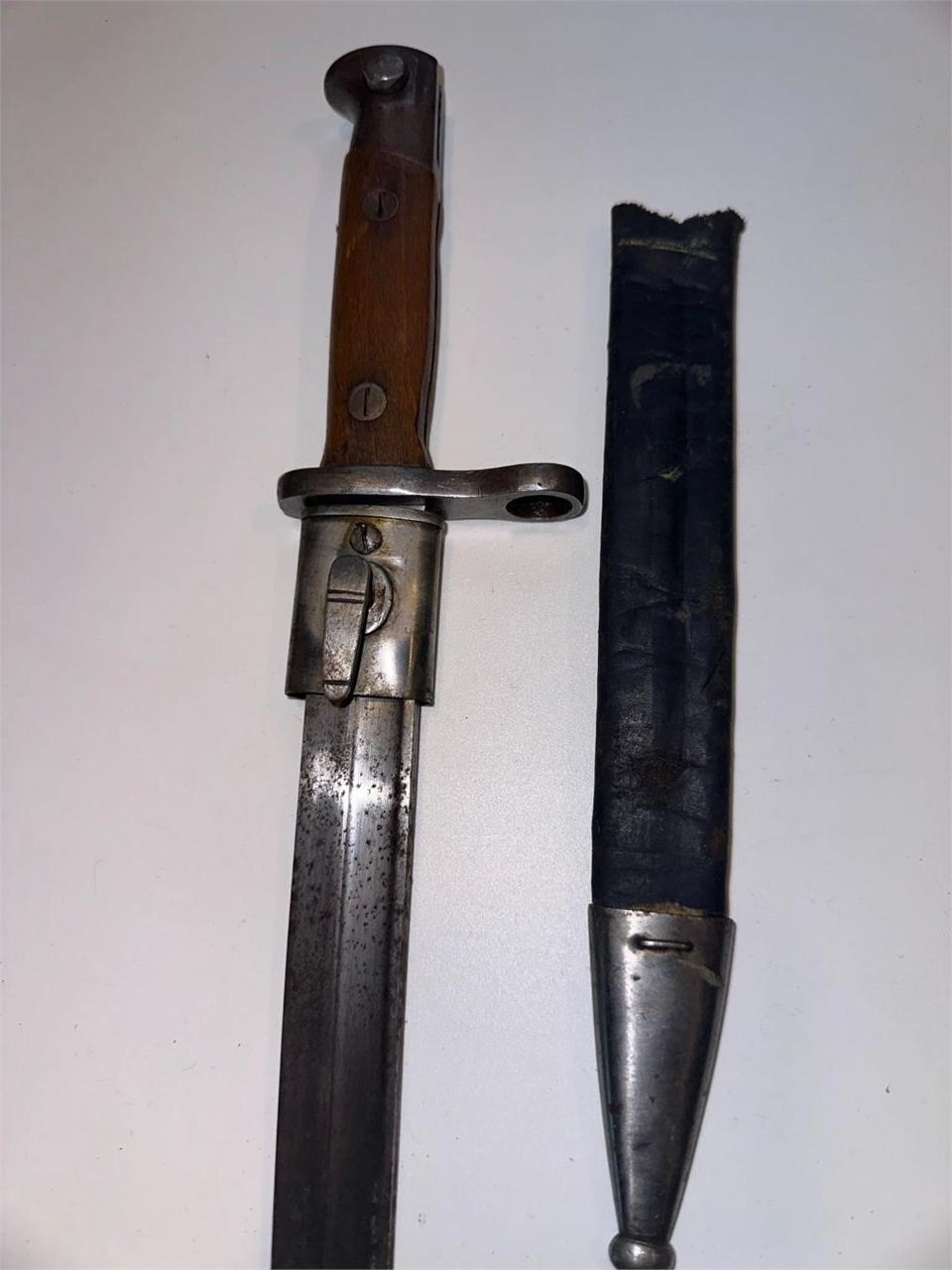 WWI - WWII WORLD MILITARY BAYONETS & KNIVES