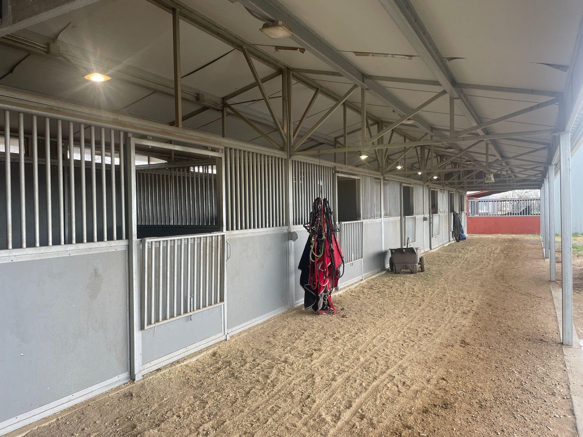 Noble 6 Stall Barn with Breezeway Overhang